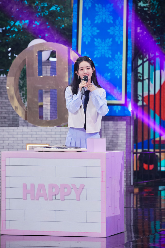 梁烈唯|赵丽颖真会抢谢娜风头！穿学院风竟美过主角，笑起来甜过初恋女神