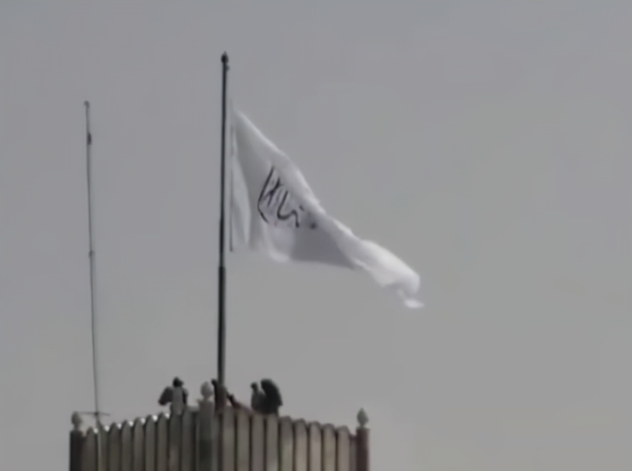 拜登萬萬沒料到，塔利班升“國旗”8天內，普京突然喊話中國-圖2