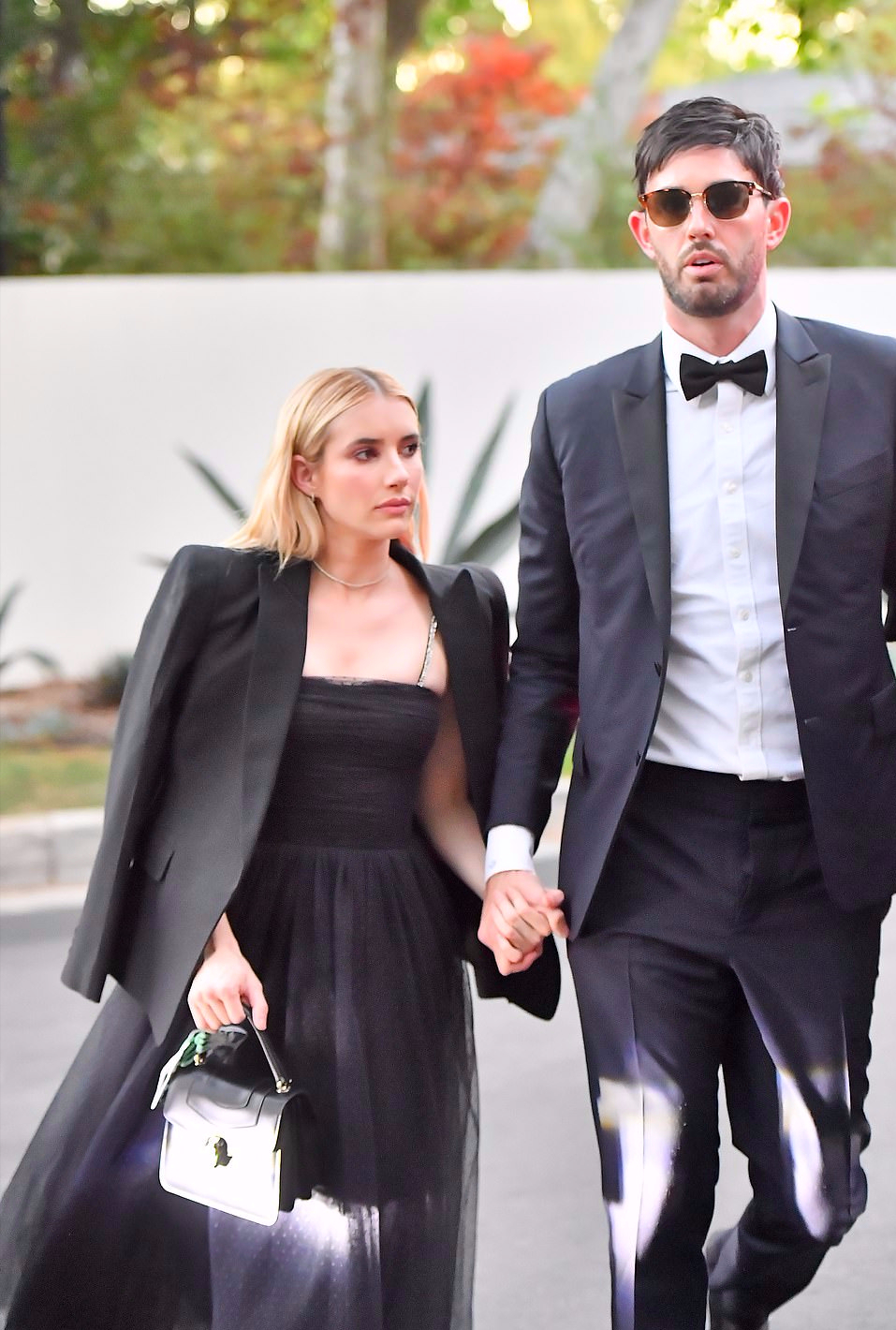 古装剧|希尔顿大小姐举行盛大婚礼啦！花朵复古婚纱好美，1200万钻戒耀眼