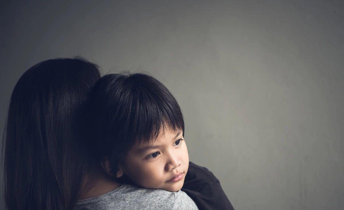 育儿铺子|有这些表现的孩子严重缺爱，“露怯”还算程度轻，后两种看了心疼