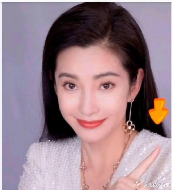 李冰冰|被网友上了一课！李冰冰晒动态，因穿着暴露被投诉，视频已被下架