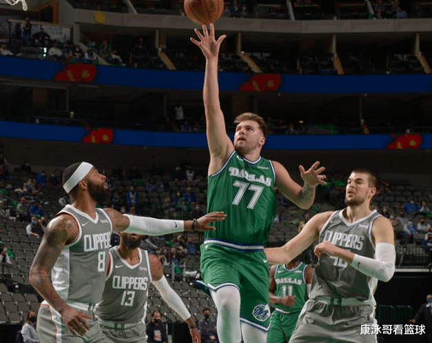 斯蒂芬·库里|爆冷16分大胜!狂轰42+9+6东契奇打疯了掀翻快船,湖人坐收大礼