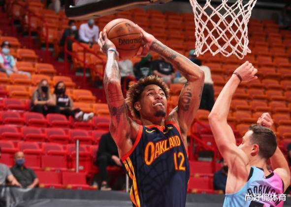 勇士队|勇士打的是真难,三人挖坑两人填坑,超神嘴哥都带不动