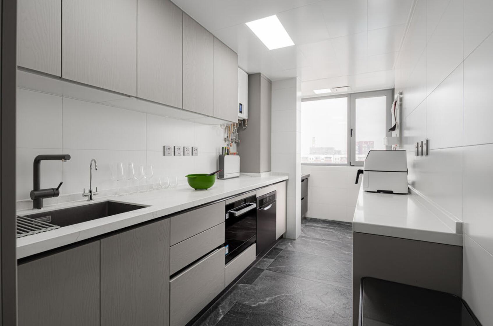 |120㎡新家，她坚持“四白落地”，全屋井井有条，满足五口人居住