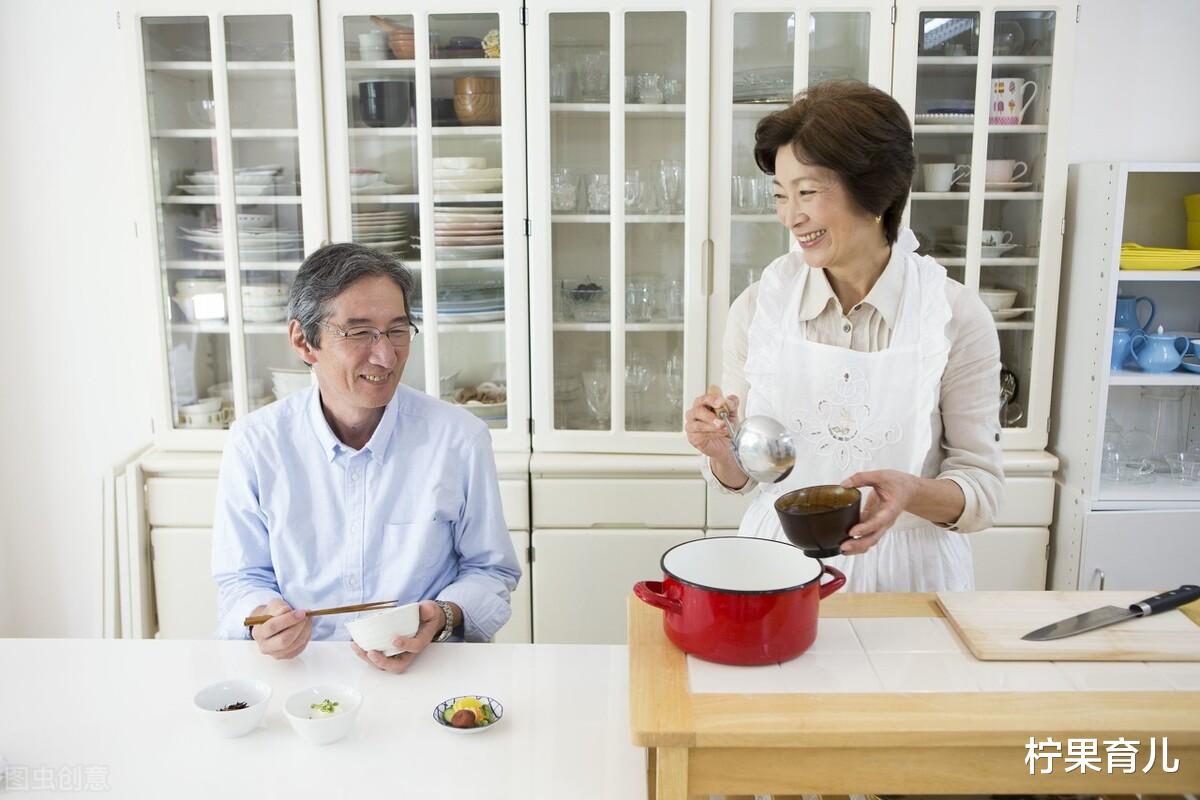 柠果育儿|50岁大妈找老伴要求“必须给我儿子房”，大爷：当我冤大头？