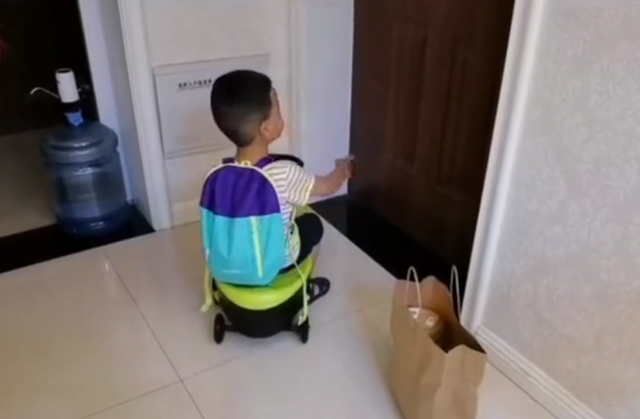 悦姐ya|陕西男子离婚后第一次来看儿子，儿子满脸期待，随后对话看哭网友