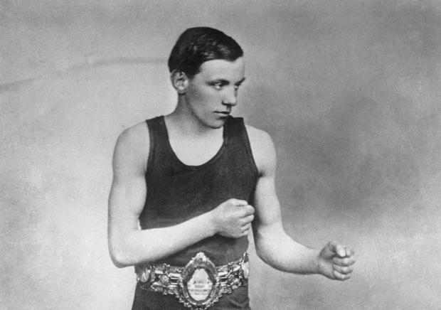 西装|保持连胜战绩最长的拳王排行榜！梅威瑟仅列第四，沃德第九