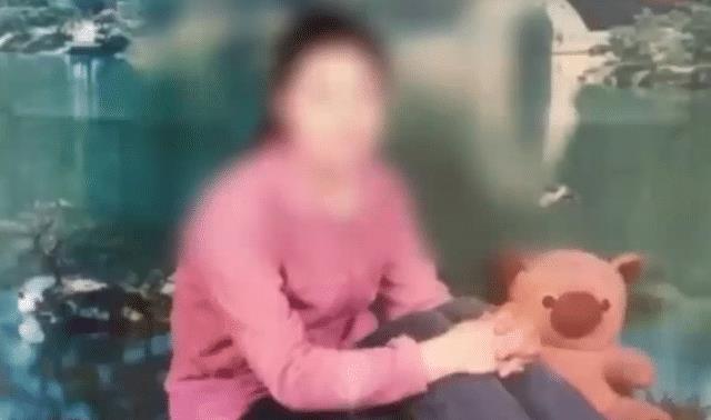 农民工娶漂亮女大学生,生下双胞胎后突然疯掉,岳父:早劝过你不听!