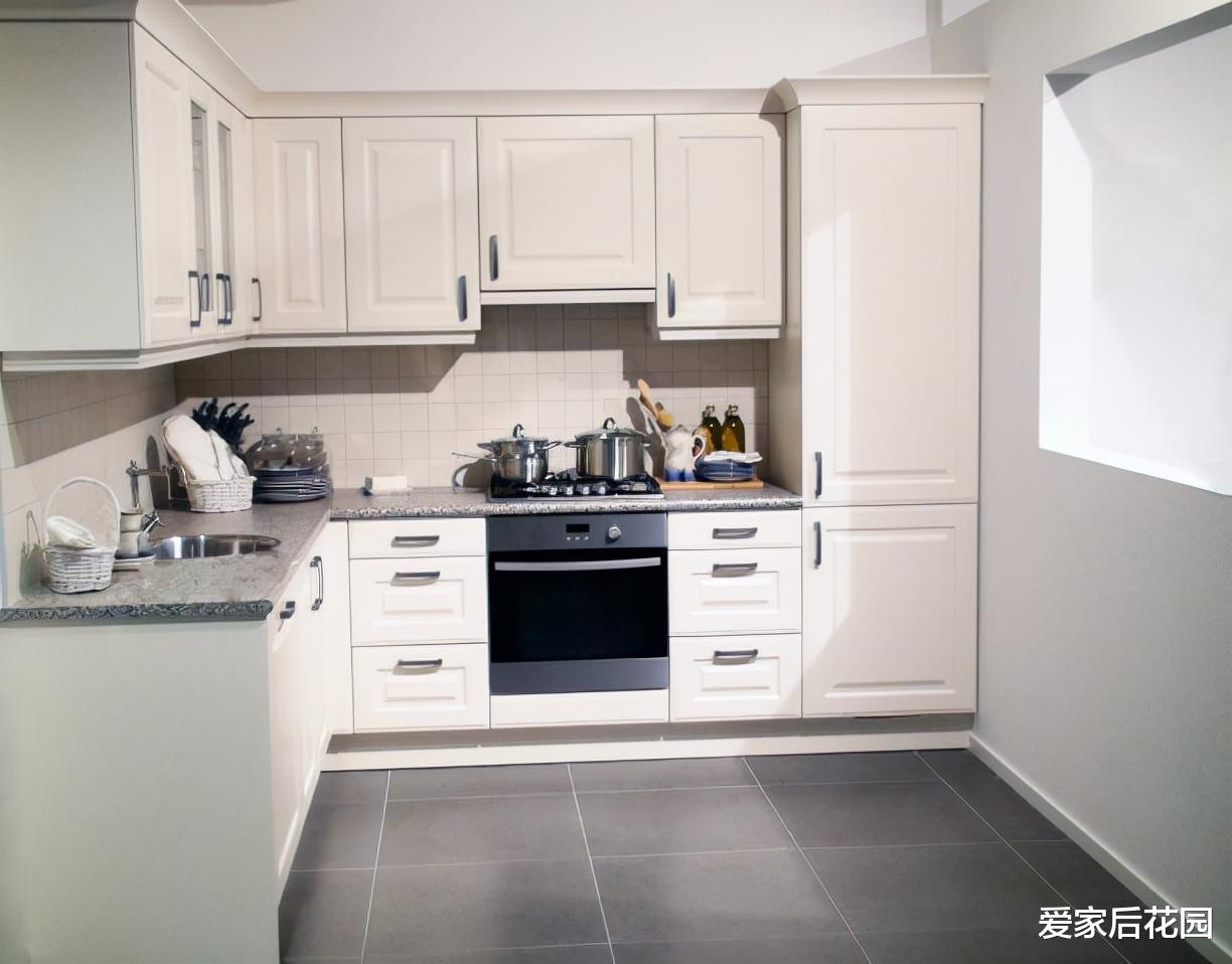 厨房面积太小显拥挤?学学德国女士的设计,小厨房也能变得很宽敞