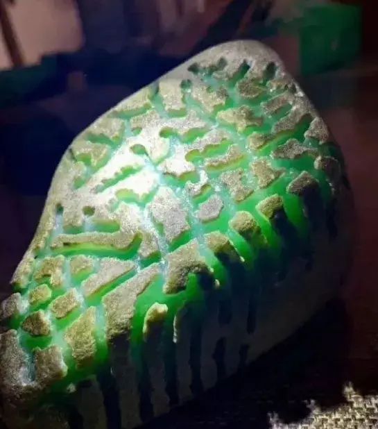 翡翠手镯|50000收下后江场口的翡翠原石，品相完美，切出满绿手镯！