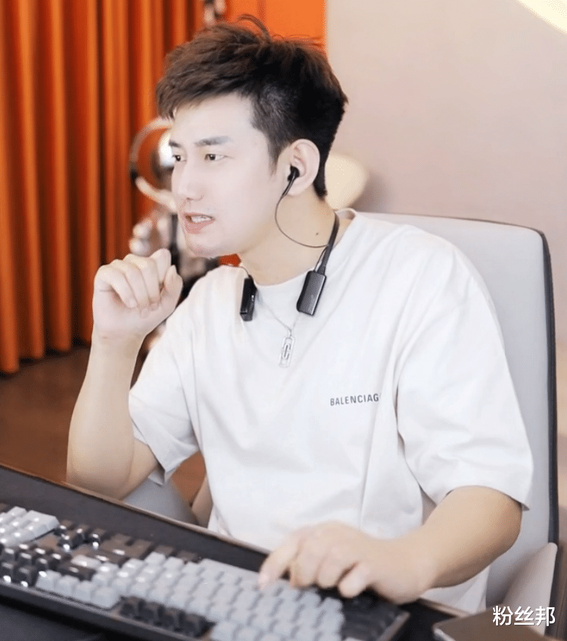 阿哲|舞帝利哥粉丝冲频道刷屏，阿哲生气怒踢，透露三年内去南方发展