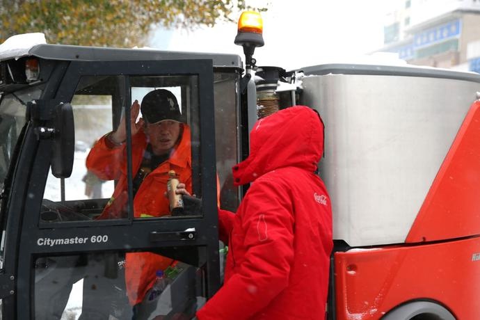 学忠说育儿|辽宁历史罕见暴雪！中粮可口可乐爱心“姜”至，温暖+倍