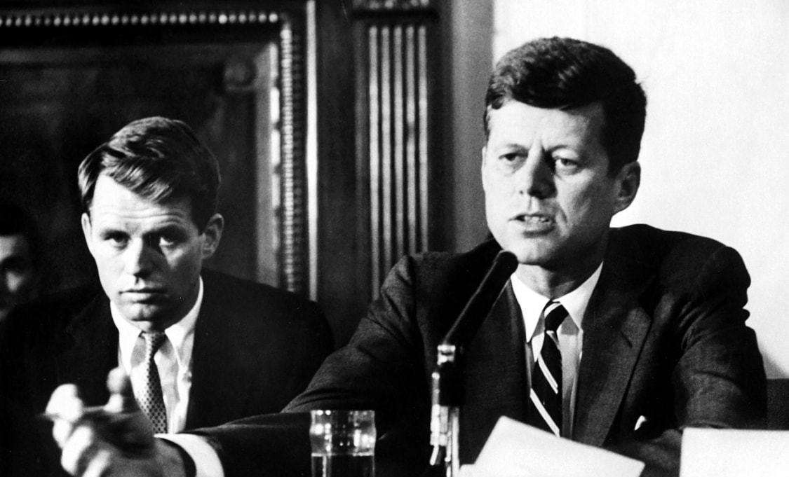 玛丽莲·梦露|梦露的性感人生，被肯尼迪家族当做玩物，曾卖露骨照片赚钱