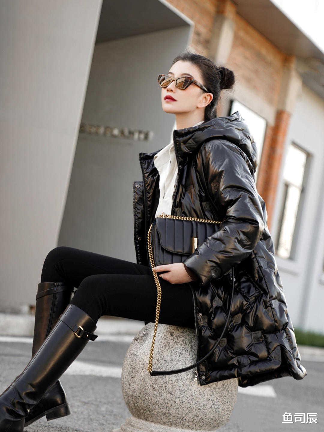 鱼司辰 黑色高筒靴穿不出新意？No！这“三款”就OK，上脚效果真的很绝