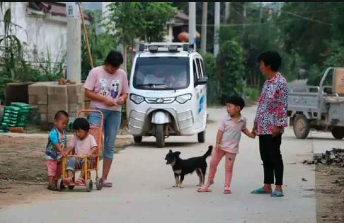 兜妈爱叨叨|14岁少女因“串门”怀孕，暑假里，父母别轻易把孩子丢在邻居家