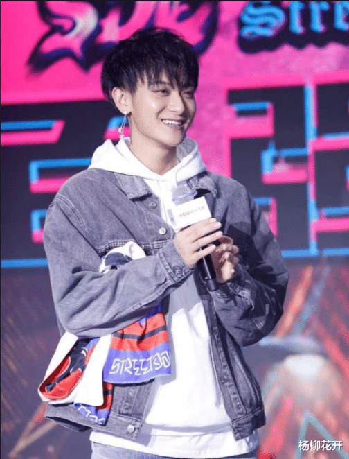 黄子韬|13年前，黄子韬承诺有钱后把聋哑发小留在身边当助理，今做到了吗