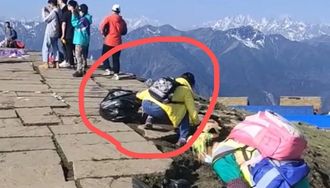 宝兴县广播电视台 寻人启事:寻找川西最美雪山游客!