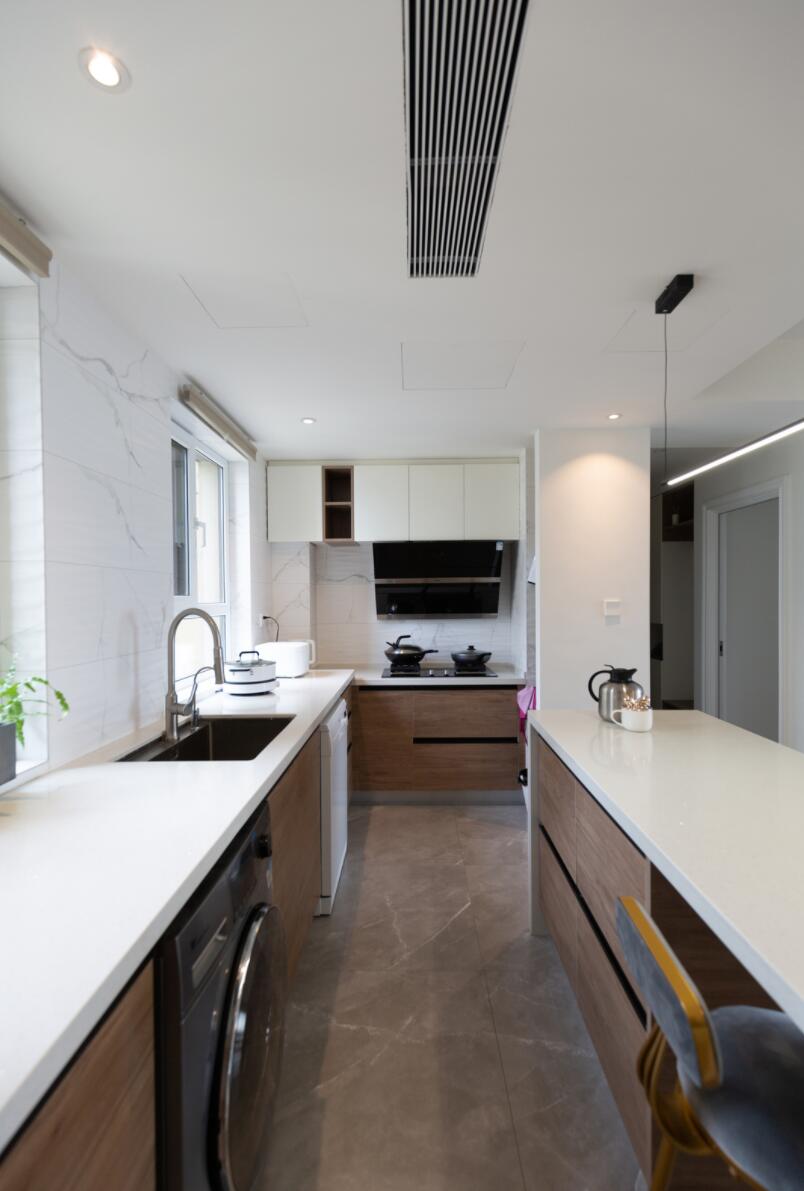 厨房做横向设计越来越普遍，真的是只有尝试过，才知道有多爽