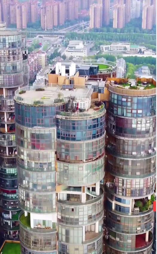 高档小区住出了贫民窟的感觉，这设计厉害了，网友：高级棚户区