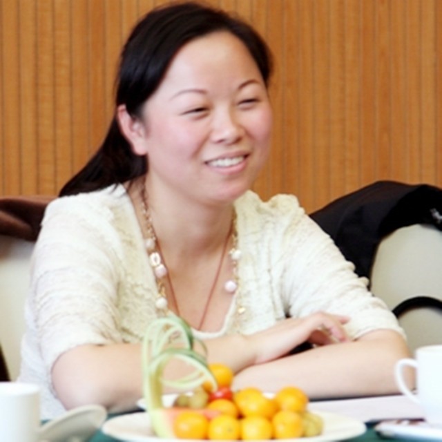 10年前那个徒手接坠楼女童的妈妈,10年后再次回到小区,感慨万千