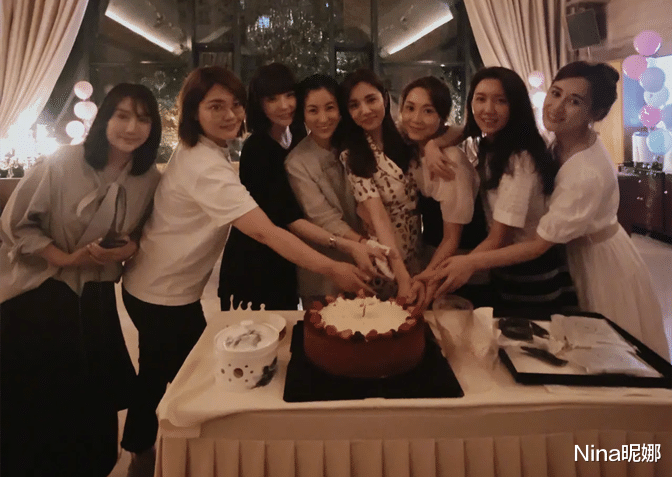 碟中谍7|王晓晨深夜庆生，穿印花裙踩红鞋众星成背景板，1楼10层蛋糕太奢侈
