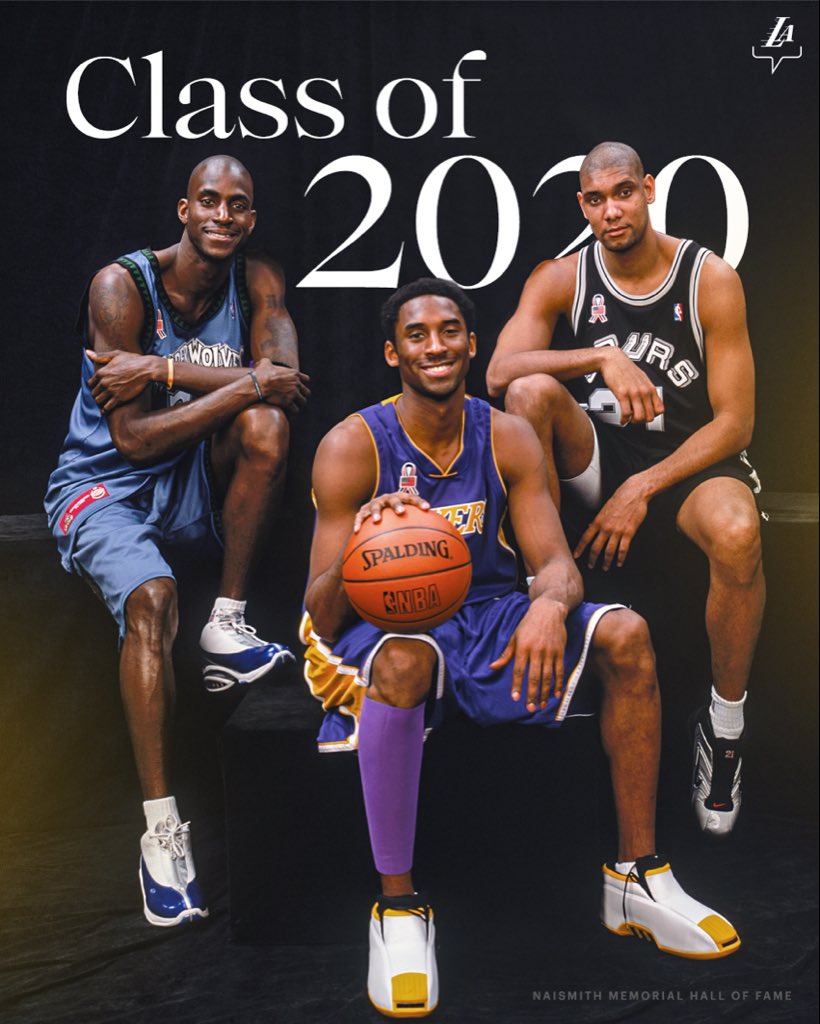 |科比正式进入名人堂!乔丹牵瓦妮莎手太暖心+全程站一旁,全场高呼科比