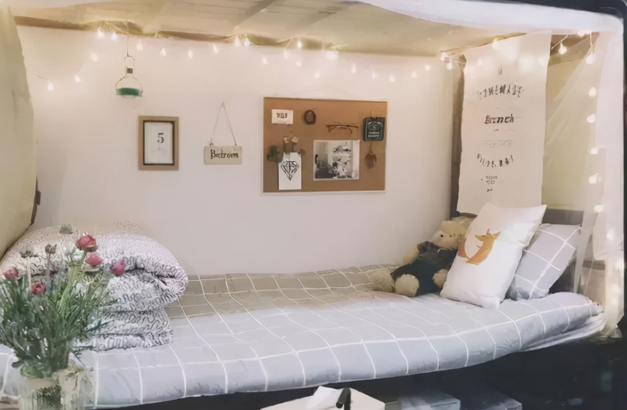 00后大学生自费装修寝室火了,却引起网友不小争议,评论很现实