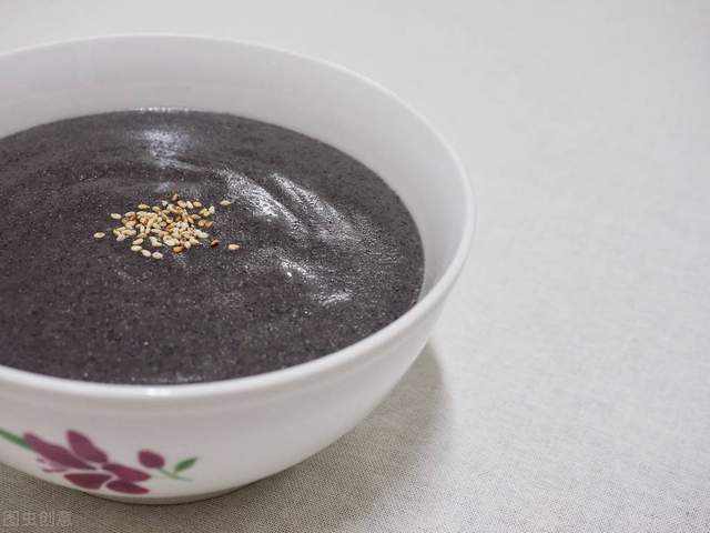 白发|38岁就满头白发的男子，坚持吃了2年黑芝麻粥，后来怎么样了？