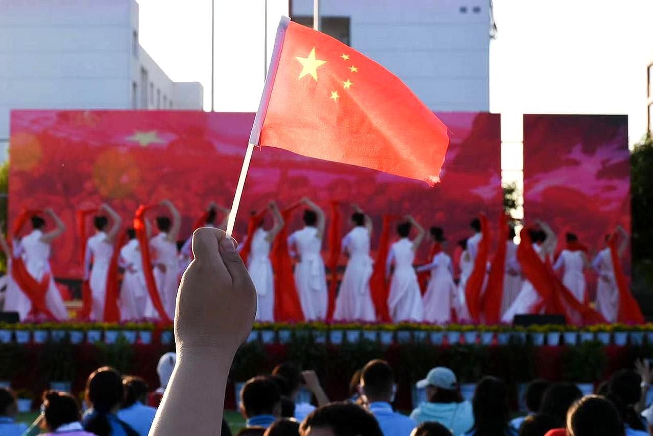 胡了说扒道 武汉新洲区阳逻一初，校园艺术节拉开序幕，庆祝建党百年