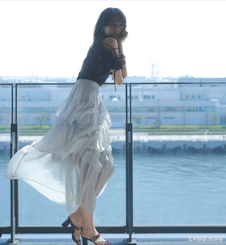 穿衣搭配|如何告别前台小妹即视感？三个穿衣妙招，穿衣成熟又大方