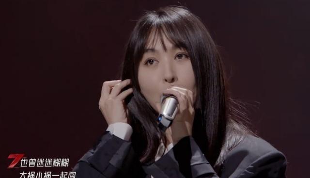 李菲儿|李菲儿还没死心？穿情侣装表明来意，可袜子颜色却暴露她的心思