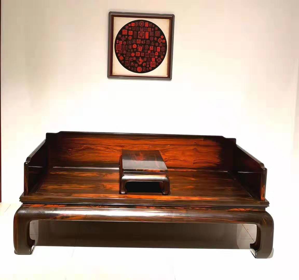 小王话红木|小户型装修新中式风格，客厅罗汉床绝对是首选