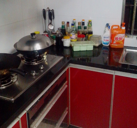 |去表姐家蹭饭，打开厨房门看不到瓶瓶罐罐，布置的真先进，晒晒！