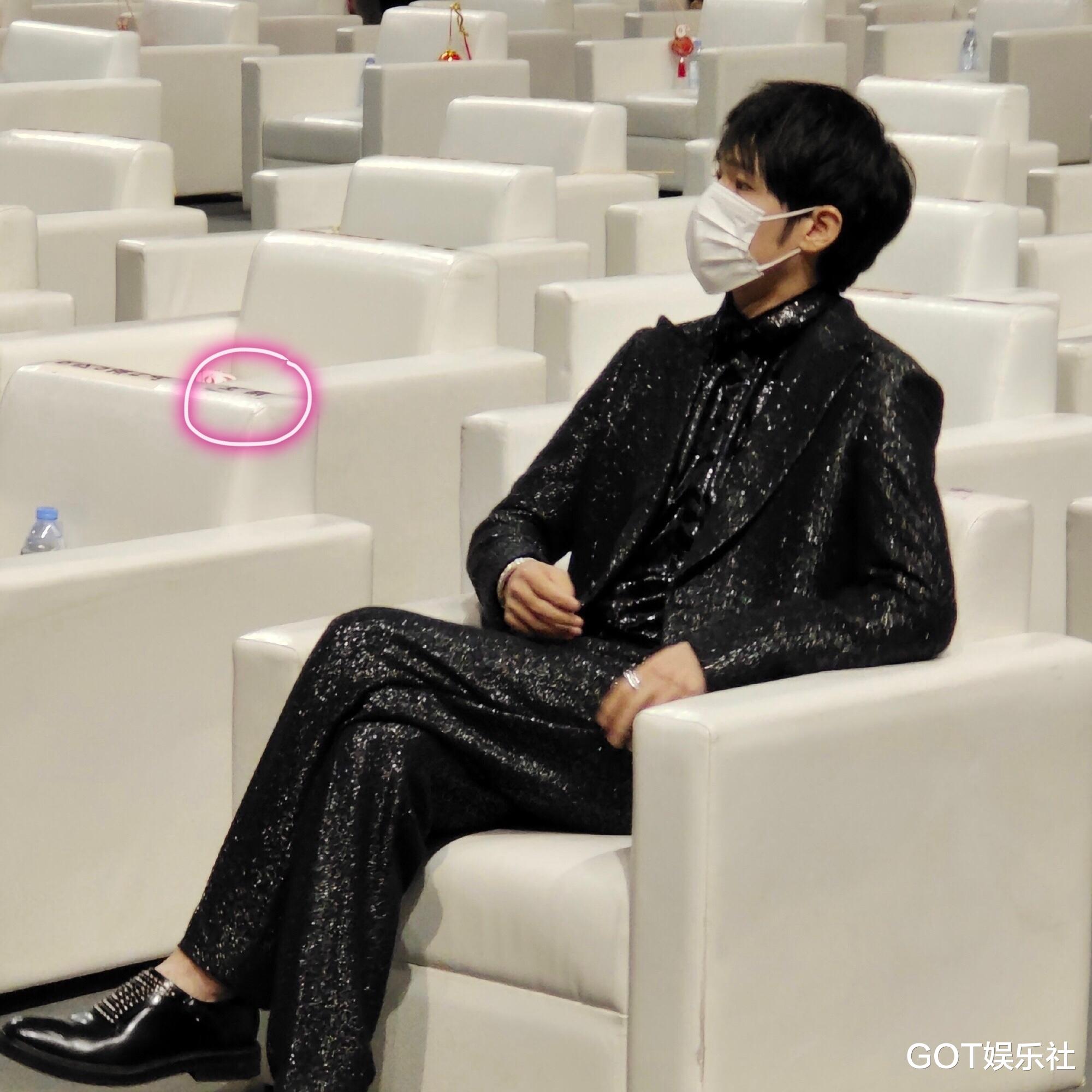 张小斐|微博之夜座位好现实!张小斐第二排,85花第三排,谭松韵第十排