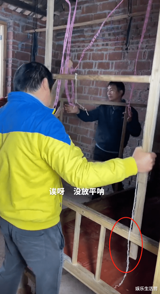 |不演了？牛爱芳全家搬家，小春花龅牙也懒得贴，网友：住大别墅了