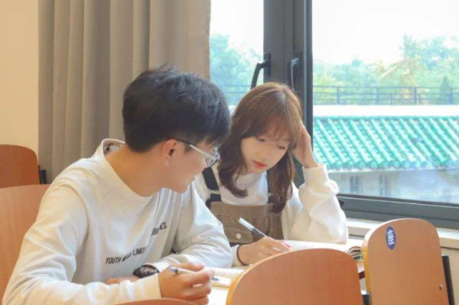 情侣|山东大学高颜值情侣，双双保研浙江大学，郎才女貌着实羡煞众人