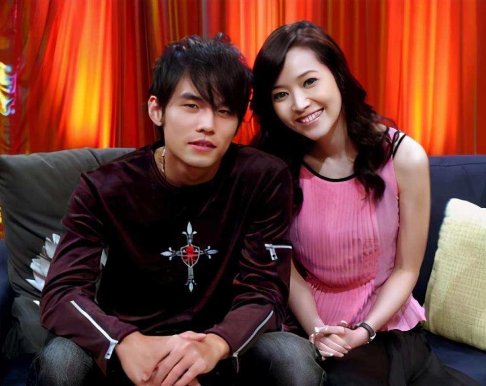 周杰伦|昆凌“刚成年”就被周杰伦追到手?看到她17岁练舞照后:终于懂了