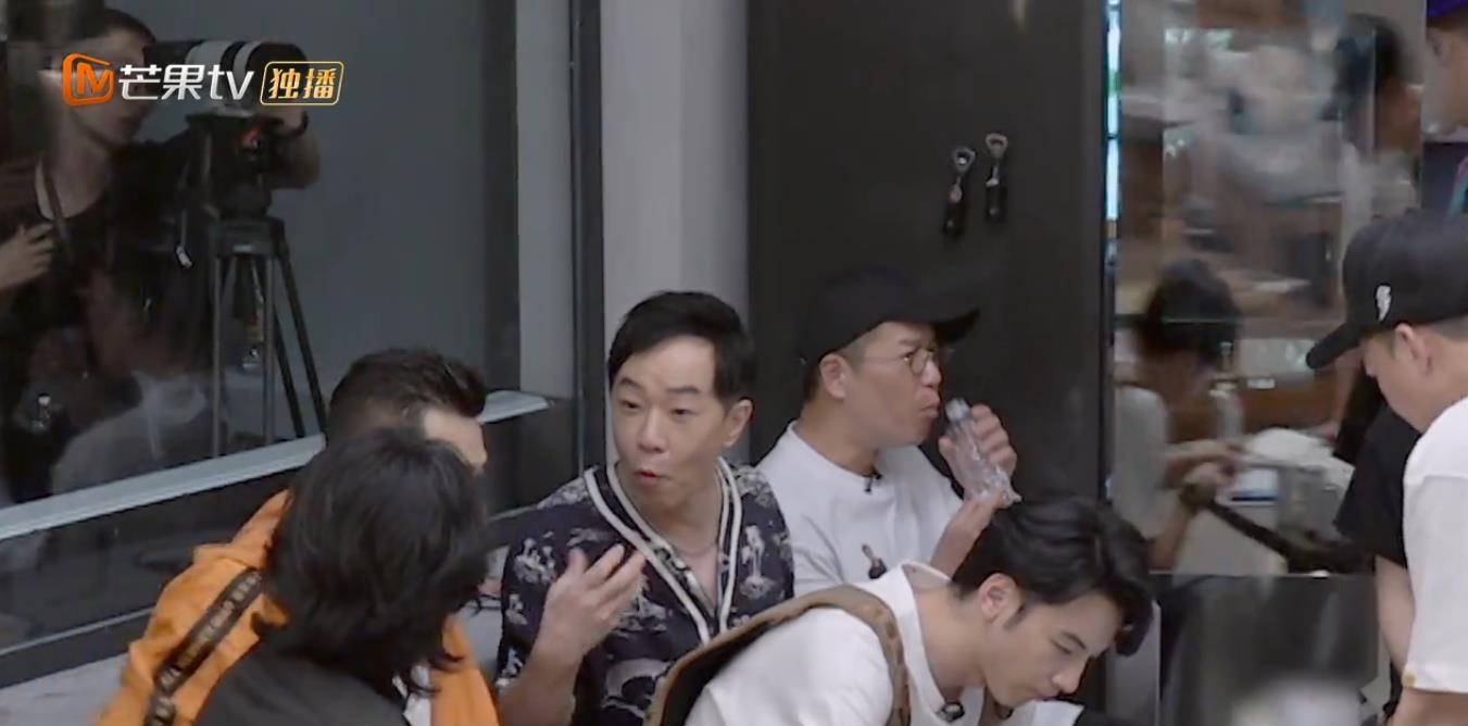 情话屋 《披荆斩棘》竞拍规则升级，赵文卓火药味爆棚，胡海泉当场认怂！