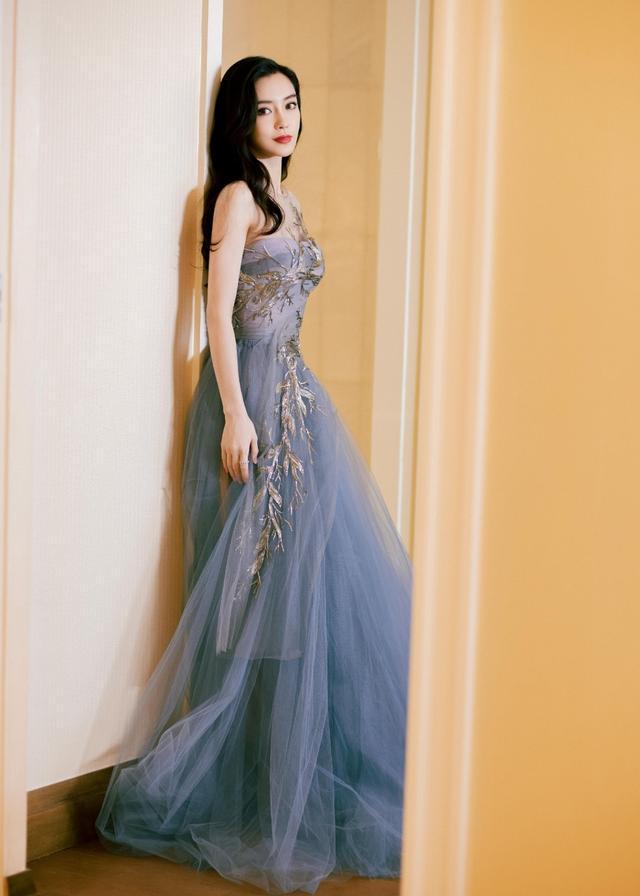 旗袍公馆|杨颖演技不咋地，但时尚感是真好，穿薄纱裙若隐若现，又惊艳了