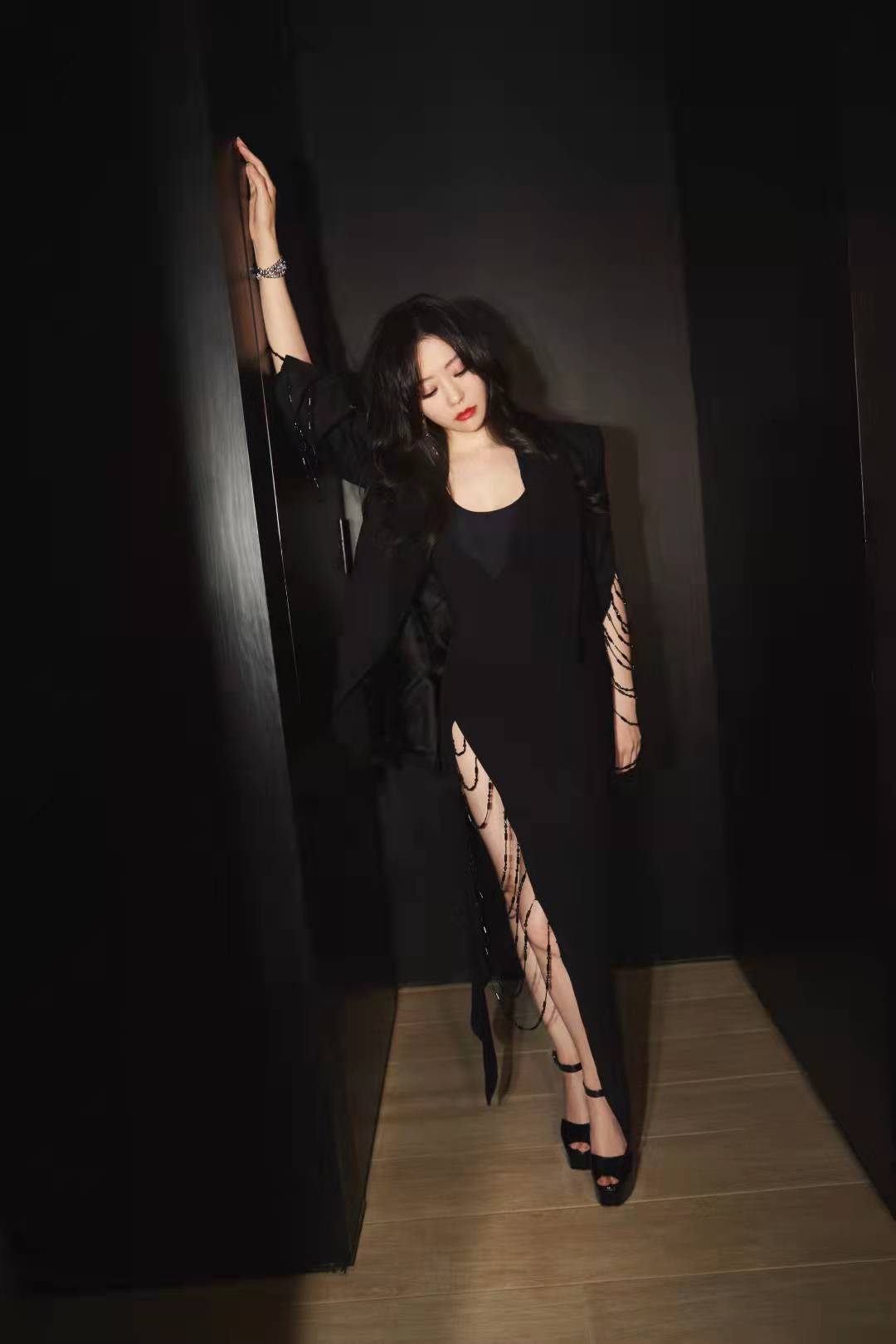 张含韵|张含韵黑色套装范