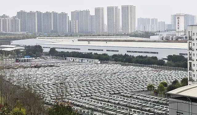 巴渝风景线 重庆蔡家共享汽车坟场，大量车辆被废弃，新“四大发明”一地鸡毛