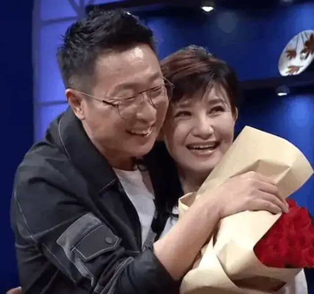 林永健|周冬齐罕晒娃不舍儿子长大，11岁大竣颜值逆袭，与林永健似烙饼