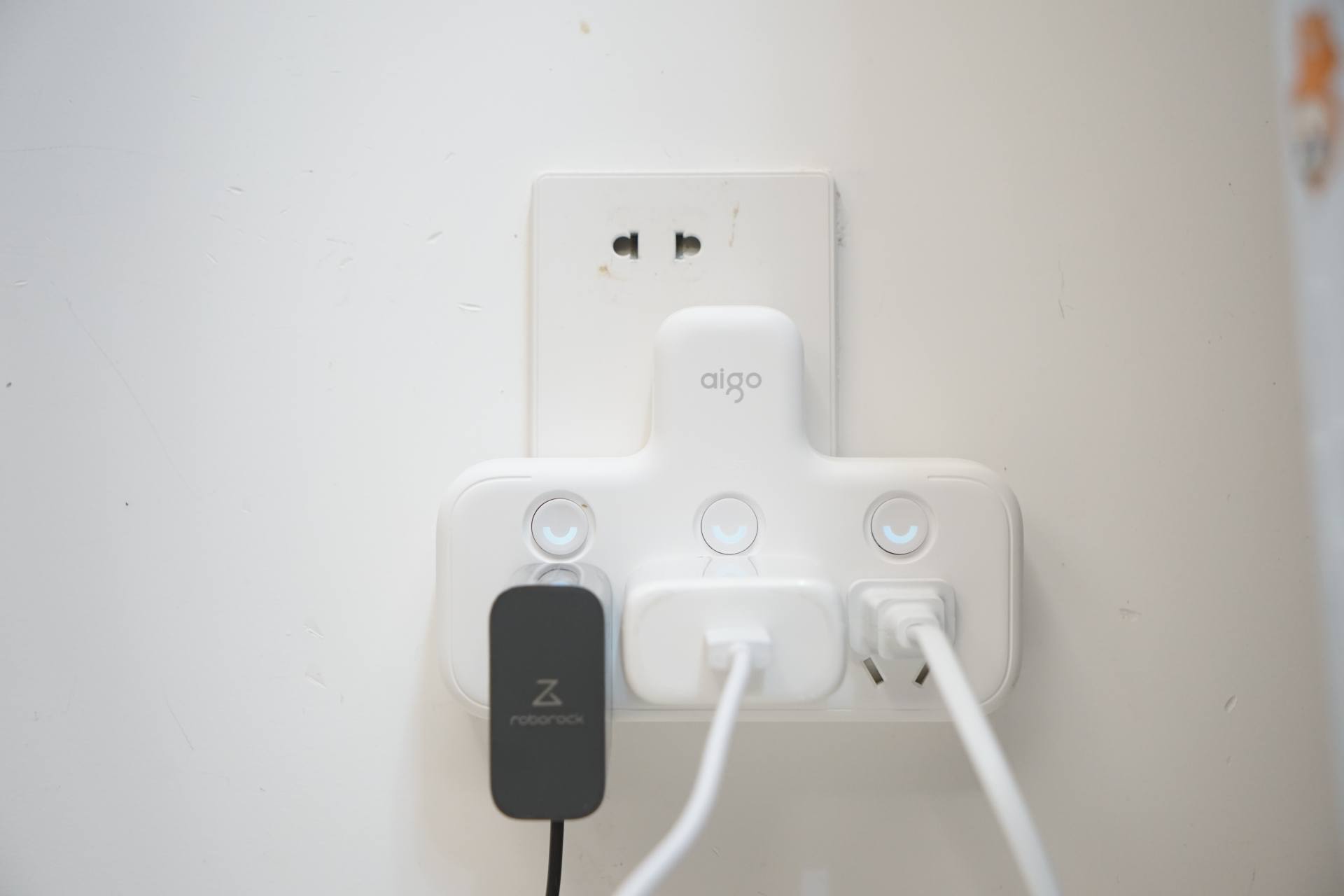 |装修入住后发现墙面插座不够用？多款aigo插座转换器轻松解决