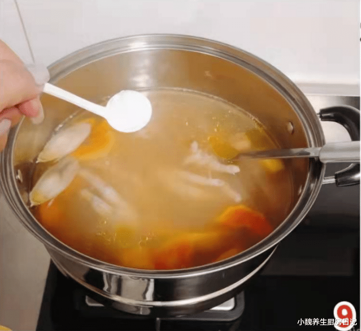 鸡爪|冬补三九，常给家人喝这汤，滋补又去燥，营养极高，身体更舒坦