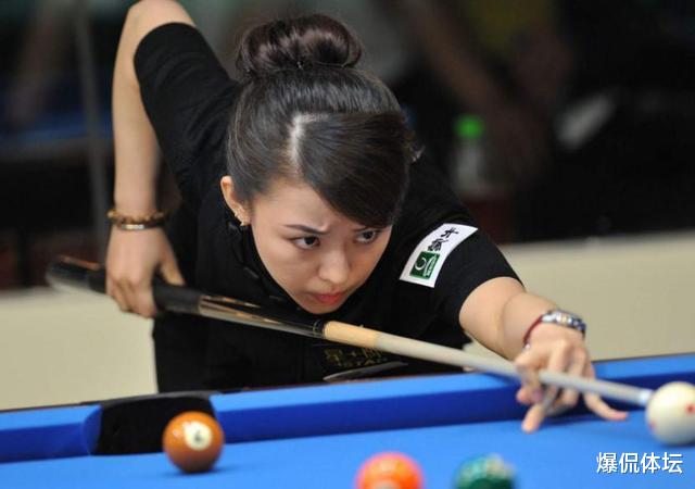 潘晓婷|38岁潘晓婷如今仍单身,看她晒睡衣照,球迷:你敢娶吗?