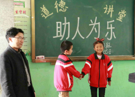 糯妈育儿经|“请倒数第一的家长发言”，学渣妈妈霸气演讲，班主任惭愧不已