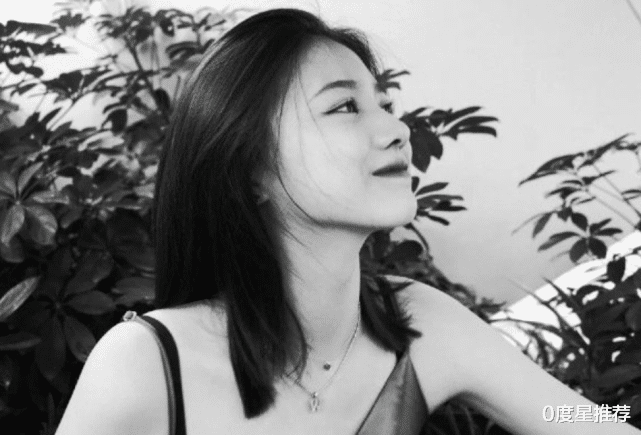 0度星推荐|汪峰大女儿近照公开，16岁小苹果日渐早熟，爱上性感打扮惹夸赞