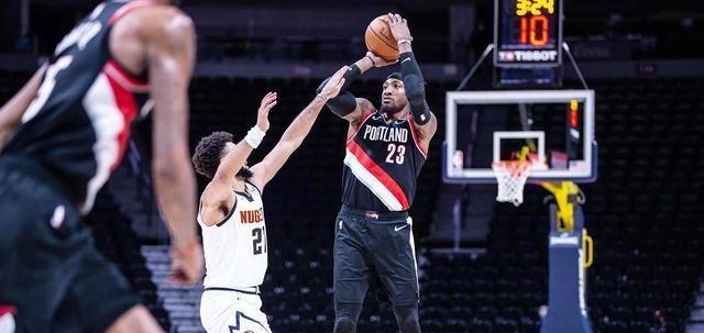  得到威少后，湖人继续酝酿大交易，将锁定顶级防守悍将