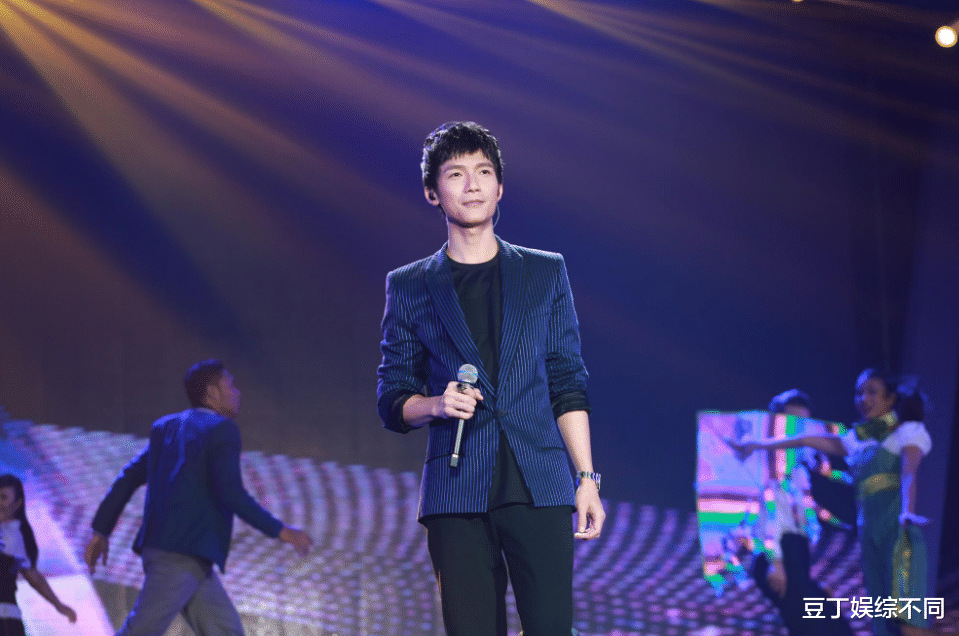 周笔畅|刚爆红就耍大牌被封杀，一生获得269项大奖，如今却说：我已经过气