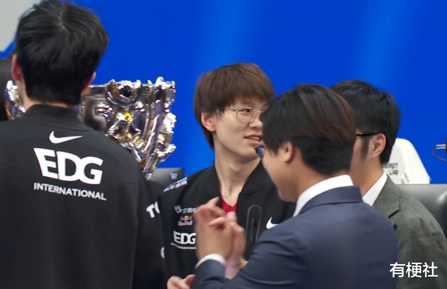edg战队|EDG勇夺S11冠军！央视亲自主持“EDG夺冠”话题，20分钟超5亿阅读